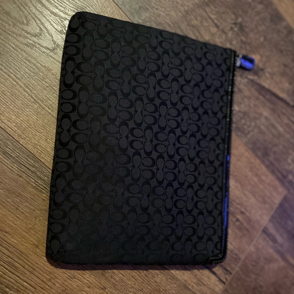 🖤 BLACK COACH SIGNATURE IPAD CASE!